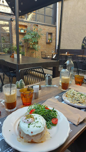 The Underdog® Flagship Store Thissio - Γαστρονομία και φιλοξενία