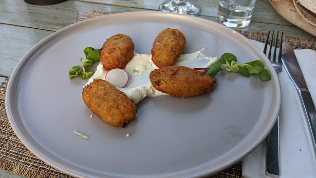 Opinii despre UNCLE SIMOS în Κασσιόπη - Γαστρονομία και φιλοξενία