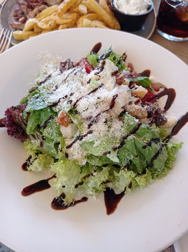 33 ΑΔΡΙΑΝΟΥ - Γαστρονομία και φιλοξενία