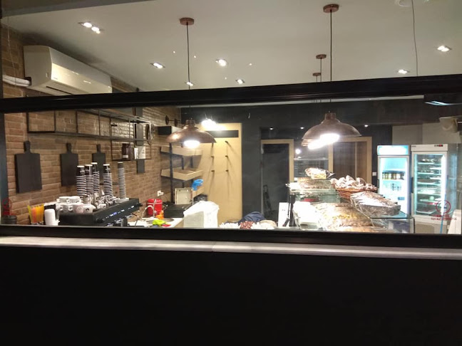 Delicious Corner - cafe-αρτοζαχαροπλαστείο - Καβάλα