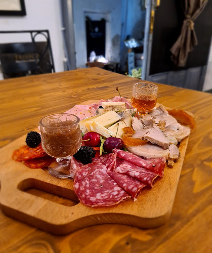 ATH.D.PAPAVASILIOU 8, Parikya 844 00