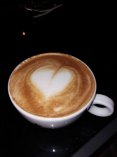 Opinii despre Expresso Cafe în Πετρούπολη - Γαστρονομία και φιλοξενία