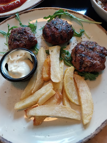 Έξι Βρύσες - Γαστρονομία και φιλοξενία