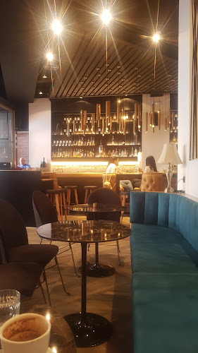 Comentarii opinii despre PERSONA GRATA