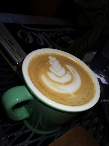 Alley dog - Γαστρονομία και φιλοξενία