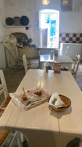 Gioras Wood Medieval Mykonian Bakery - Μύκονος