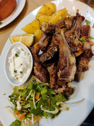 Στο καρφί και στο Πέταλο (Sto Karfi Kai Sto Petalo) - Ρέθυμνο