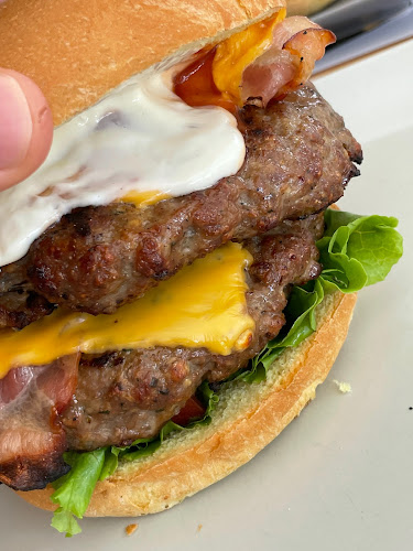 Canteen Street Food - Γαστρονομία και φιλοξενία