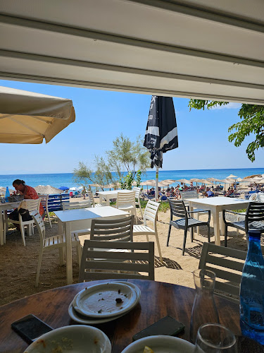 Opinii despre APHRODITE TAVERNA-STUDIOS în Πλωμάρι - Γαστρονομία και φιλοξενία