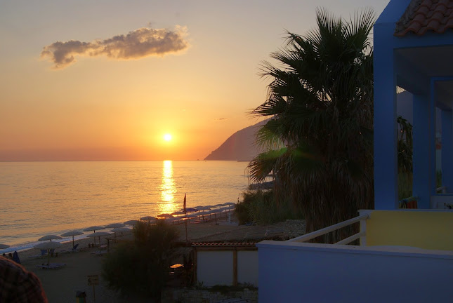 Comentarii opinii despre APHRODITE TAVERNA-STUDIOS