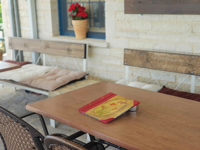 στα ριζά - Γαστρονομία και φιλοξενία