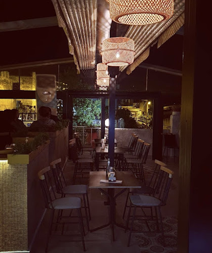 Comentarii opinii despre Castra Τerrace Βar