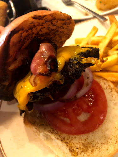 TGI Fridays Golden Hall - Γαστρονομία και φιλοξενία