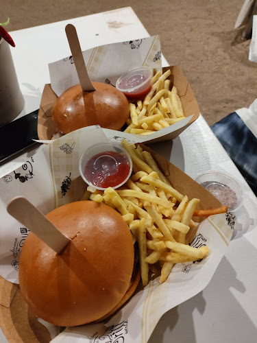 Opinii despre Theios - Strictly Gourmet Street Food în Μύρινα - Γαστρονομία και φιλοξενία