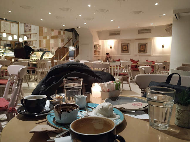 Καφές - Γλυκά Χαλάνδρι Beverley