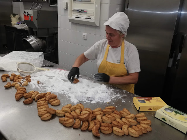 Comentarii opinii despre Παραδοσιακά Γλυκά Αράχωβας Παπαστάθη