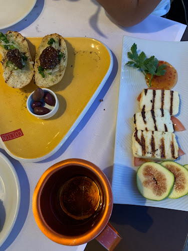 Elizabeth & Stablos - Μάλια