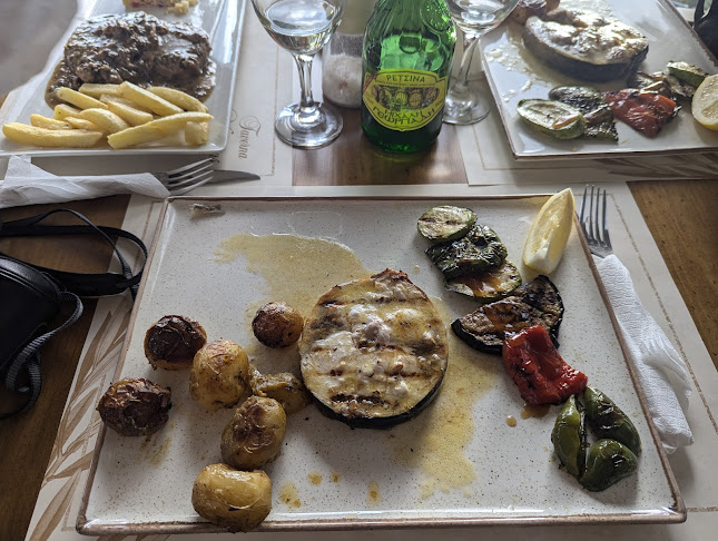 Opinii despre Vitamins Taverna în Νησάκι - Γαστρονομία και φιλοξενία