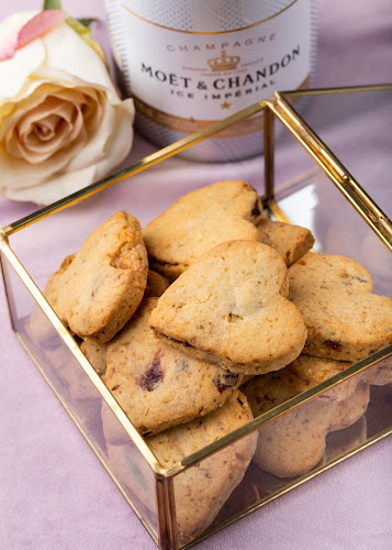 Λαοδικης 33-35, Γλυφάδα 166 74