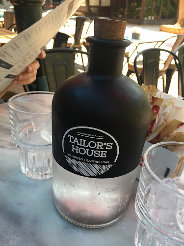 Πλ. Αγίας Ειρήνης 2, Αθήνα 105 60