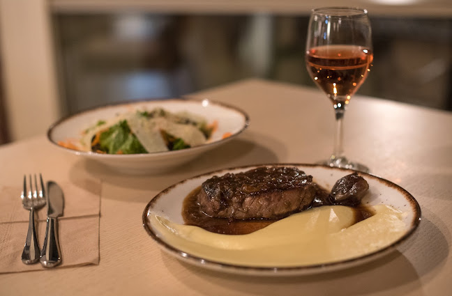 Opinii despre To Perivoli sti Vari în Βάρη - Γαστρονομία και φιλοξενία