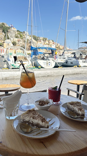 Opinii despre Axinos Bar în Σύμη - Γαστρονομία και φιλοξενία