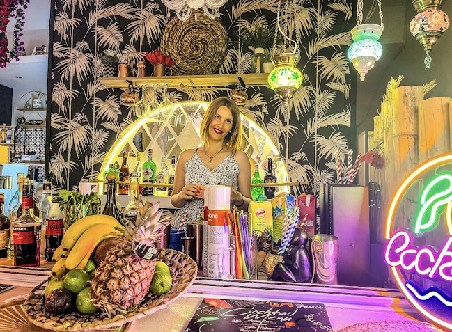 Parrot cocktail & burgers - Γαστρονομία και φιλοξενία