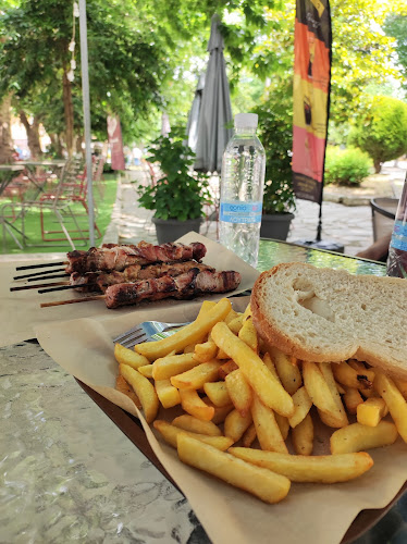 Διαχειρός και στη Λαδόκολλα - Σουβλάκια Καστοριά