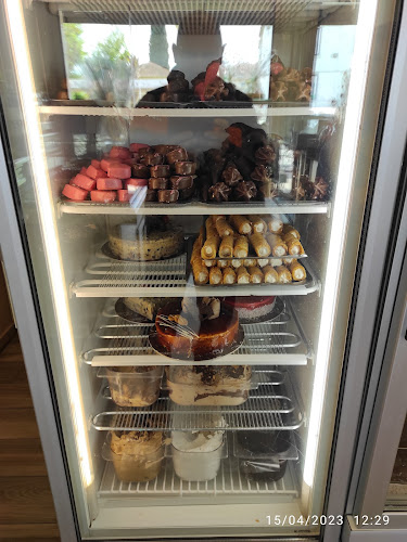 Opinii despre ΣΕΡΑΝΟ ΖΑΧΑΡΟΠΛΑΣΤΕΙΟ ΣΙΝΔΟΣ în Σίνδος - Γαστρονομία και φιλοξενία