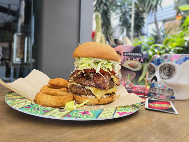 The Texans - Γαστρονομία και φιλοξενία