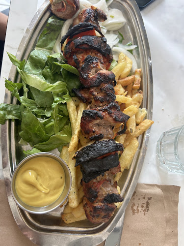 "Αρχηγείον", Σουβλάκι - Κεμπάπ - Ξυλόφουρνος - Γέρακας