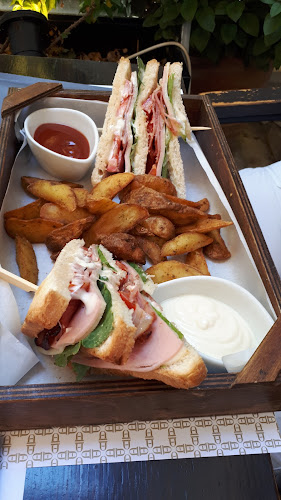 Ionos Plaka - Γαστρονομία και φιλοξενία