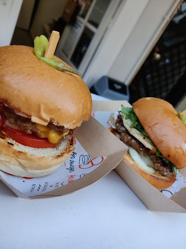 B for Burger - Γαστρονομία και φιλοξενία