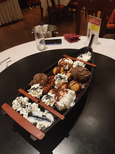 Θεμιστοκλέους 27, Γλυφάδα 166 74