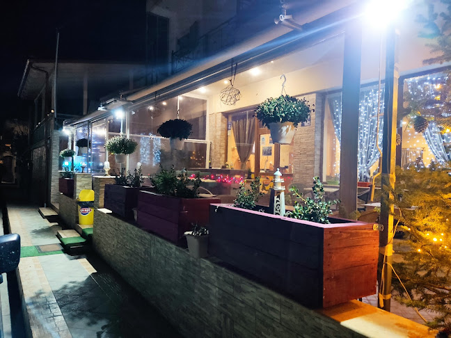 Η Αυλή Της Αθηνάς