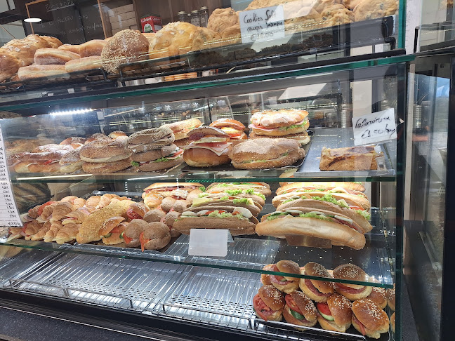 Λεωφ. Σαλαμίνος 86, Κερατσίνι 187 57