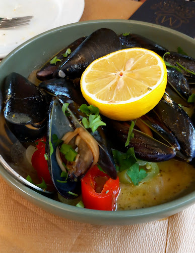 Μυσιρλού - Γαστρονομία και φιλοξενία