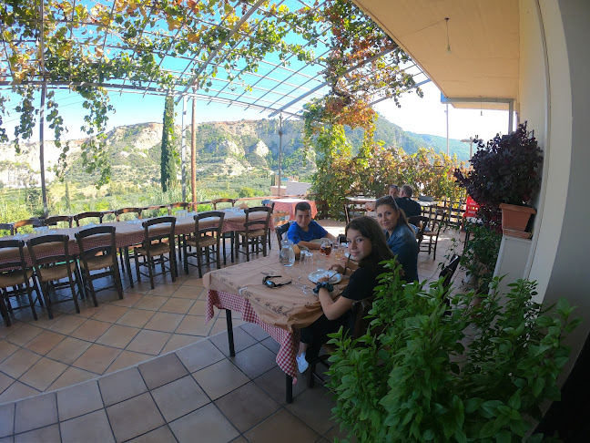 Είρωνες Και Οινοπότες - Ξυλόκαστρο