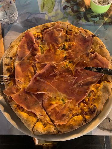 Su e Giu - Γαστρονομία και φιλοξενία