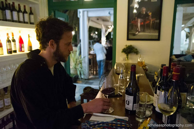 Platia Manto Mavrogenis, Paros 844 00