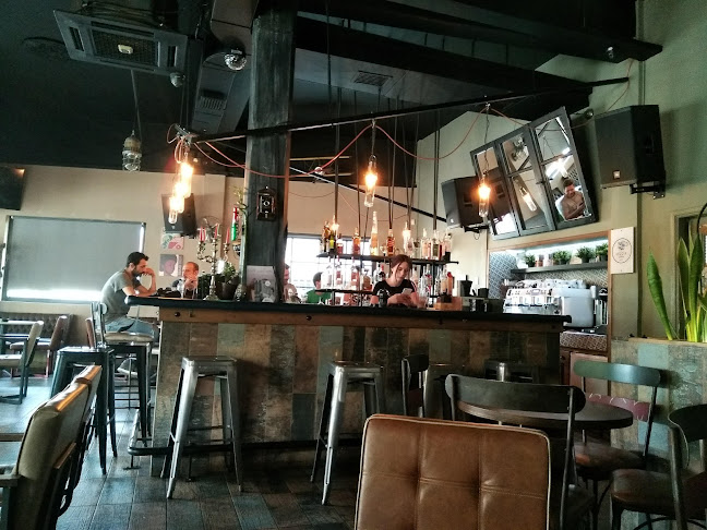 ΠΛΑΤΕΊΑ ΑΝΑΓΕΝΝΉΣΕΩΣ ΚΑΙ 25 ΜΑΡΤΙΟΥ, Οινόφυτα 320 11