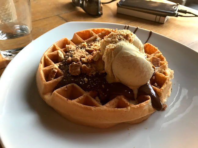 Comentarii opinii despre Θέα Δηλαβέρη