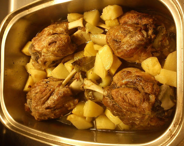 Opinii despre Ταβέρνα "Οινοφροντιστήριον ΕΞΑΡΧΟΣ ΤΣΑΡΔΑΚΑΣ" Ελληνική κουζίνα, Ψητά στη σούβλα. în Βόλος - Γαστρονομία και φιλοξενία