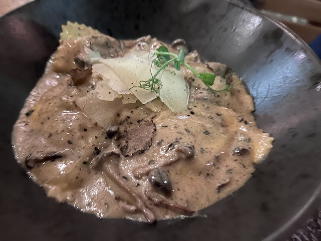 Αγγέλου Μεταξά 11, Πειραιάς 185 34