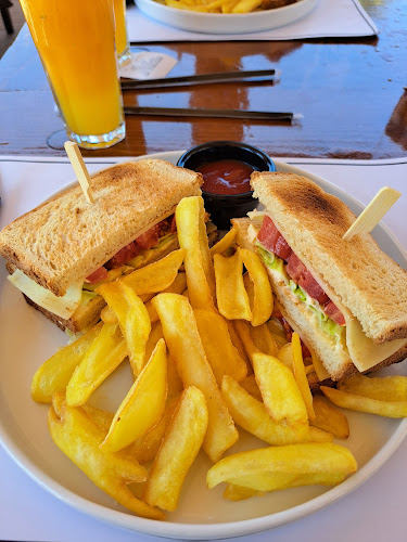 Beluga Beach bar - Καμένα Βούρλα