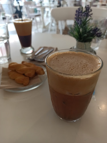 Καφές - Γλυκά Χαλάνδρι Beverley - Γαστρονομία και φιλοξενία