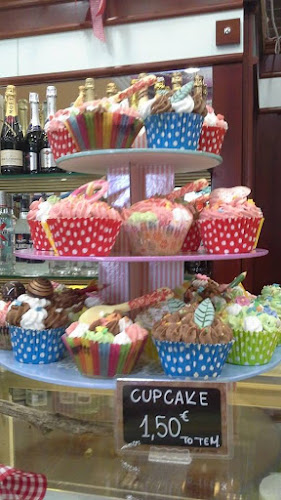 Σωκράτους 20, Βούλα 166 73