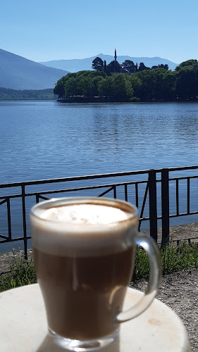 Δε Βίλατζ - Γαστρονομία και φιλοξενία