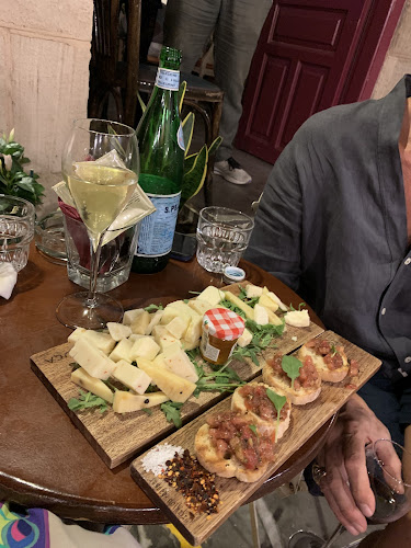 Opinii despre TORTUGA ArtCafè Winebar Gallery în Αίγινα - Γαστρονομία και φιλοξενία