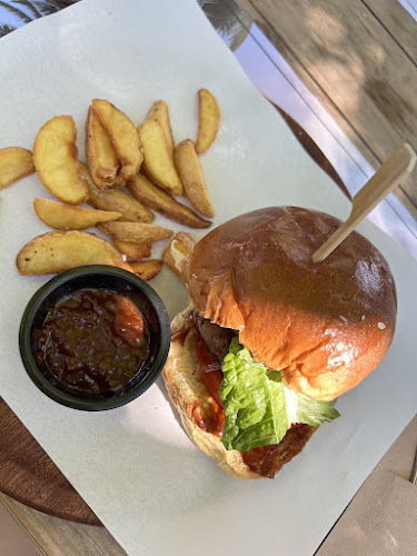 Opinii despre Beach House în Αίγιο - Γαστρονομία και φιλοξενία